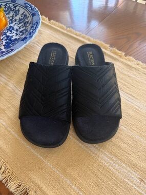 Kenneth Cole Reaction Black Quilted Slide Mules